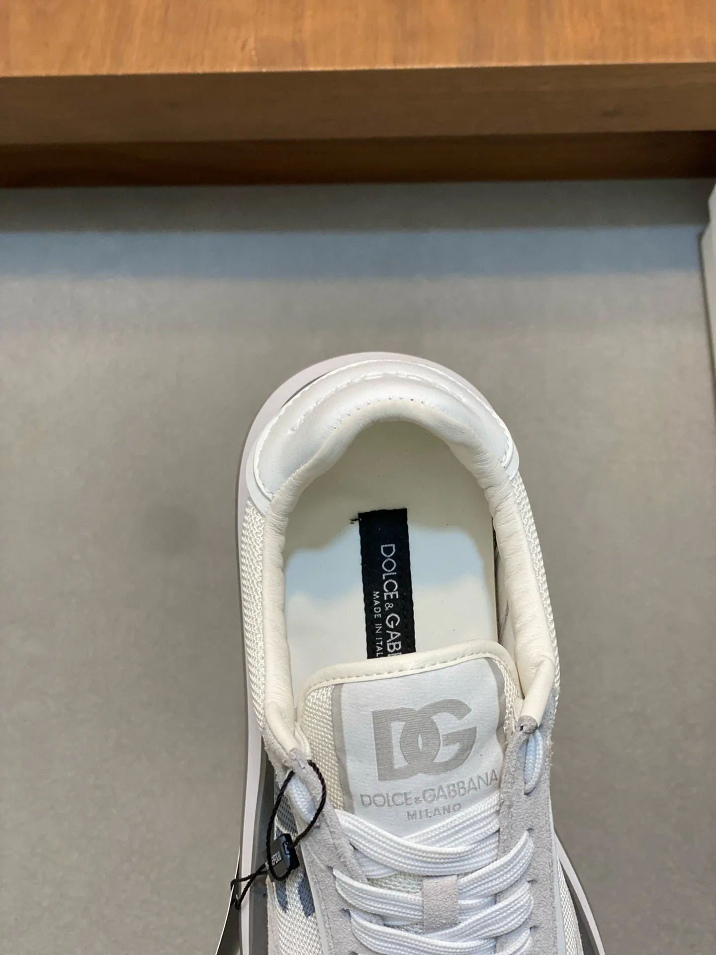 Factory price: 458💰••New products••Dolce&Gabbana••DG✔️High-end men's sports•casual shoes. Original goods from top counters. Original imported cowhide, multi-material splicing design ➕Imported cowhide lining, cowhide feet ➕Original TPR elastic outsole. Size: 39-44 (38, 45 customized)